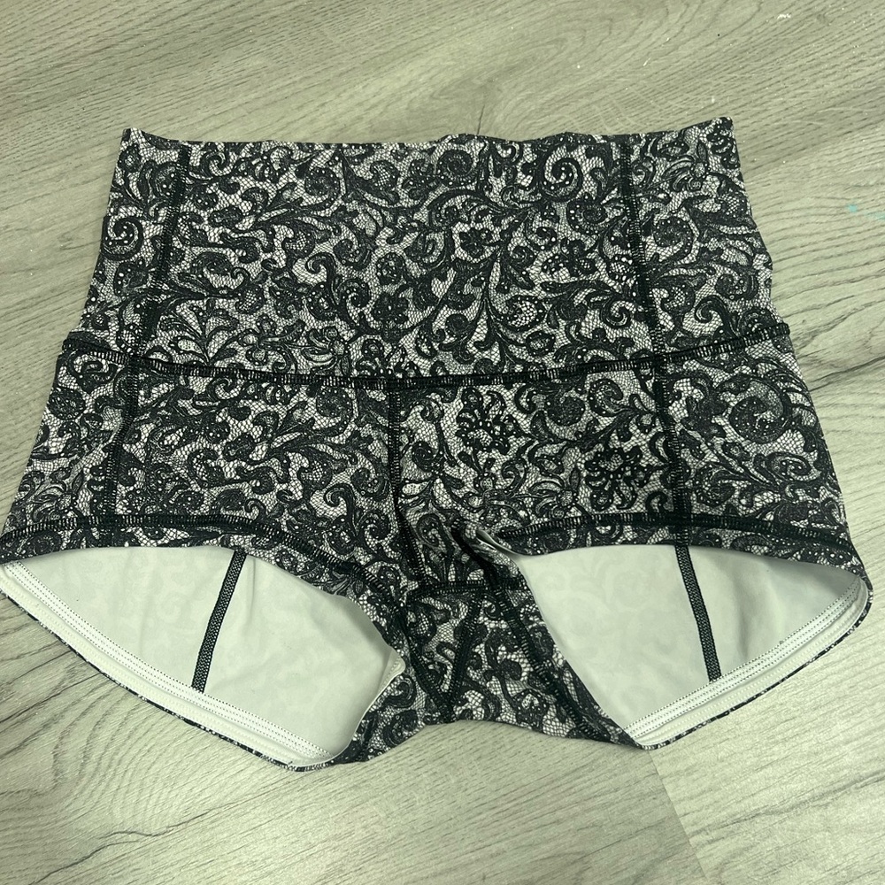 Lululemon paisley shirts size 8